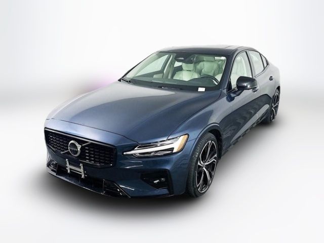 2024 Volvo S60 Plus Dark Theme