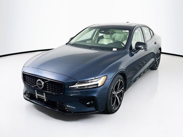 2024 Volvo S60 Plus Dark Theme