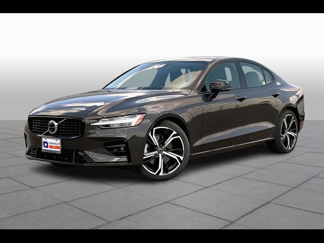 2024 Volvo S60 Plus Dark Theme