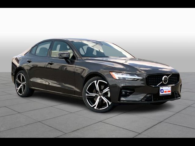 2024 Volvo S60 Plus Dark Theme