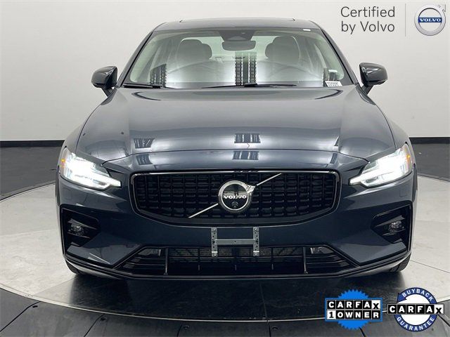 2024 Volvo S60 Plus Dark Theme