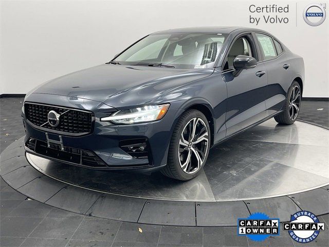 2024 Volvo S60 Plus Dark Theme