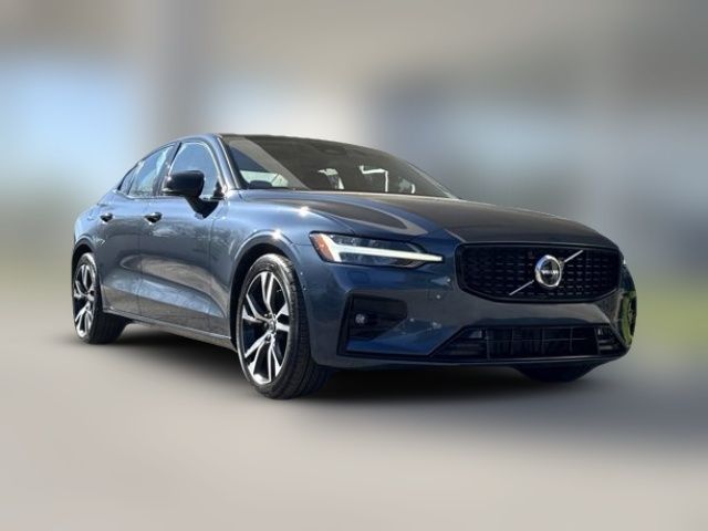 2024 Volvo S60 Plus Dark Theme