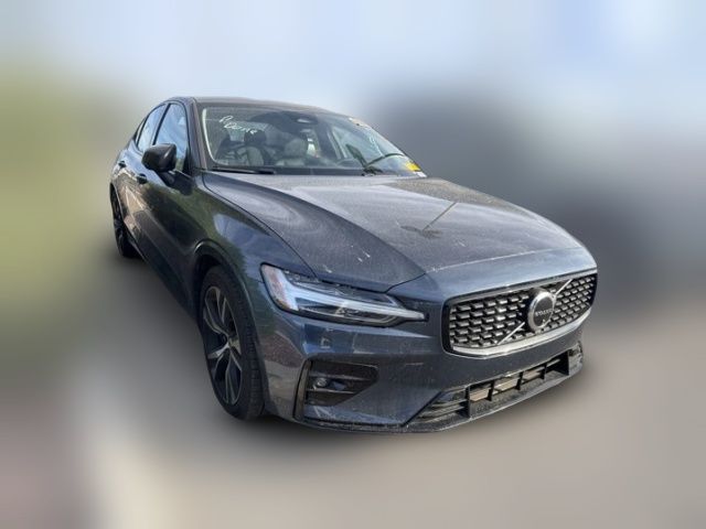 2024 Volvo S60 Plus Dark Theme