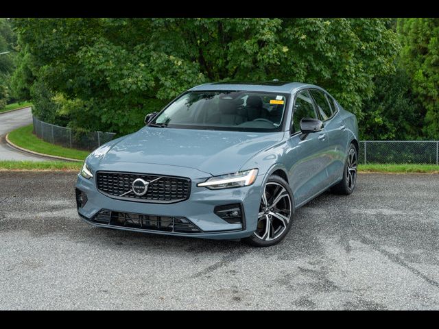 2024 Volvo S60 Plus Dark Theme