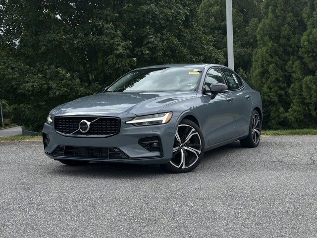 2024 Volvo S60 Plus Dark Theme