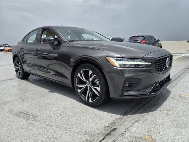 2024 Volvo S60 Plus Dark Theme