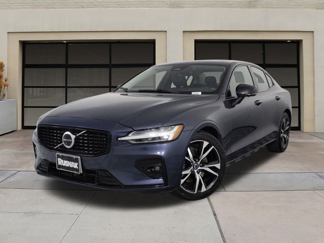 2024 Volvo S60 Plus Dark Theme