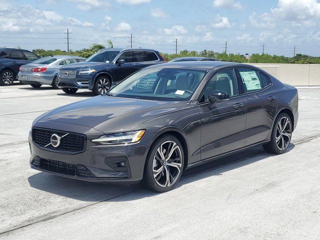 2024 Volvo S60 Plus Dark Theme