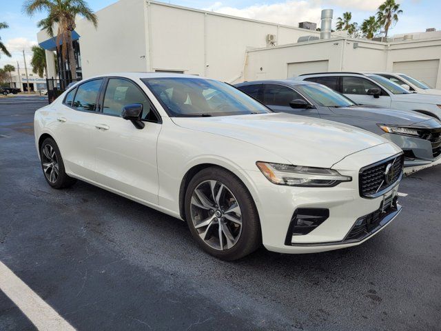 2024 Volvo S60 Plus Dark Theme