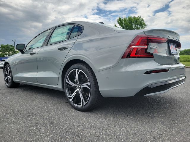 2024 Volvo S60 Plus Dark Theme