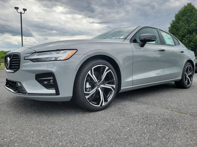 2024 Volvo S60 Plus Dark Theme