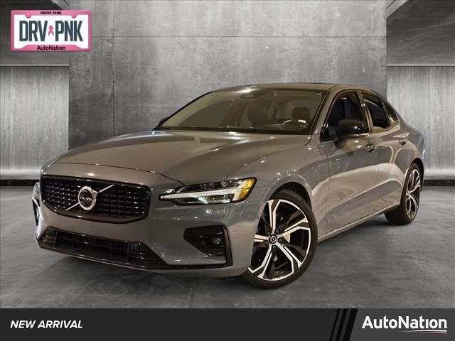 2024 Volvo S60 Plus Dark Theme