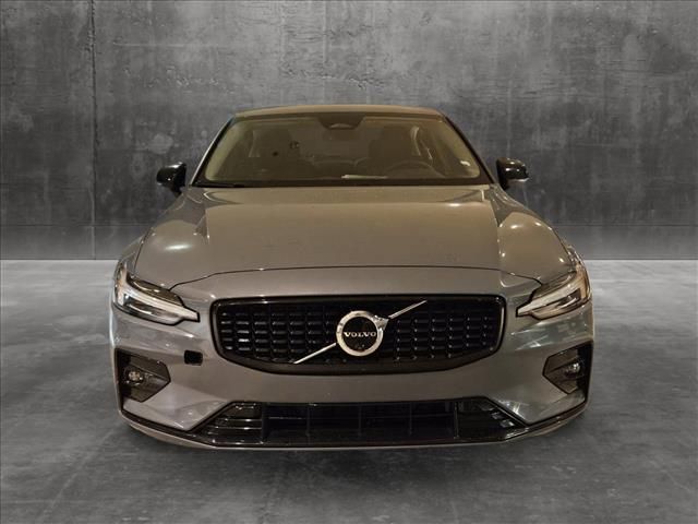 2024 Volvo S60 Plus Dark Theme