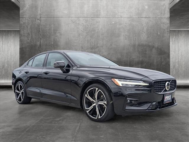 2024 Volvo S60 Plus Dark Theme