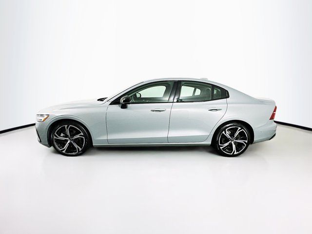 2024 Volvo S60 Plus Dark Theme