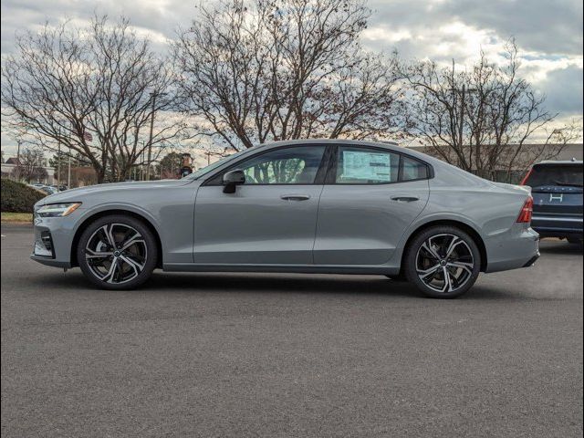 2024 Volvo S60 Plus Dark Theme