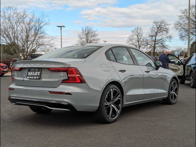 2024 Volvo S60 Plus Dark Theme