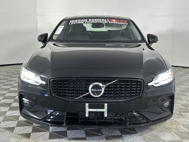 2024 Volvo S60 Plus Dark Theme