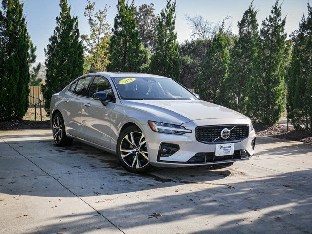 2024 Volvo S60 Plus Dark Theme