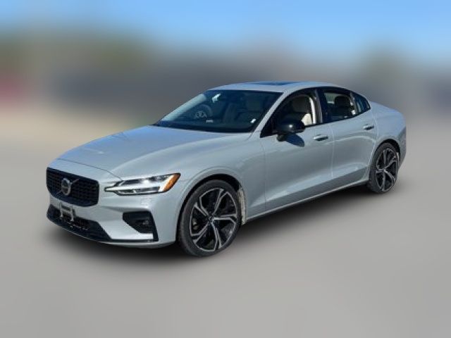 2024 Volvo S60 Plus Dark Theme