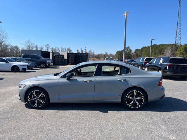 2024 Volvo S60 Plus Dark Theme