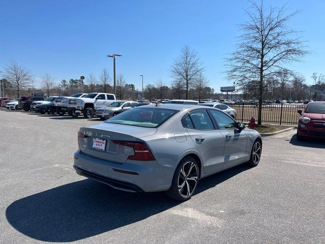 2024 Volvo S60 Plus Dark Theme