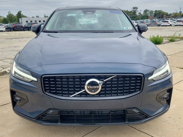 2024 Volvo S60 Plus Dark Theme