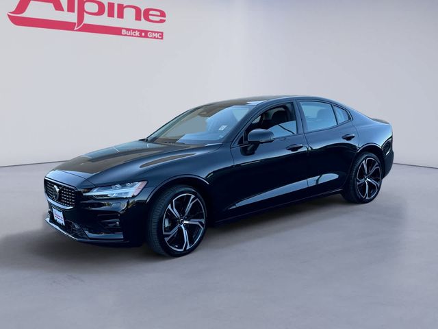 2024 Volvo S60 Plus Dark Theme