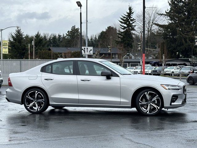 2024 Volvo S60 Plus Dark Theme