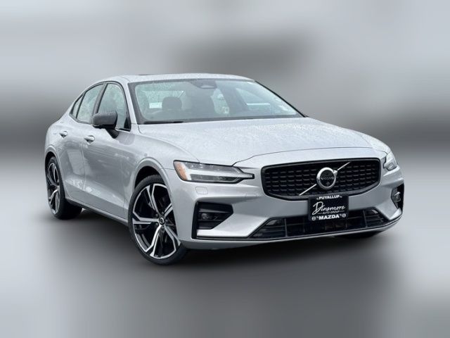 2024 Volvo S60 Plus Dark Theme