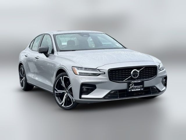 2024 Volvo S60 Plus Dark Theme