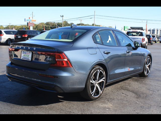 2024 Volvo S60 Plus Dark Theme