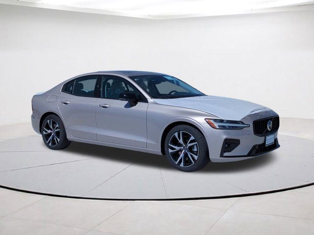 2024 Volvo S60 Plus Dark Theme