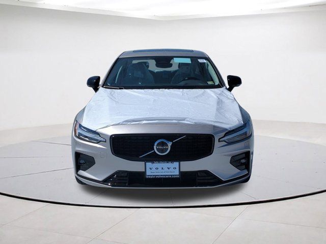 2024 Volvo S60 Plus Dark Theme