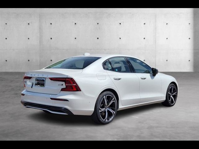 2024 Volvo S60 Plus Dark Theme