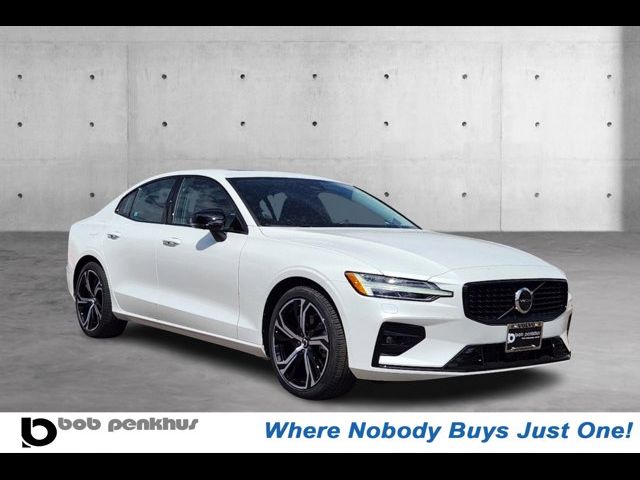 2024 Volvo S60 Plus Dark Theme