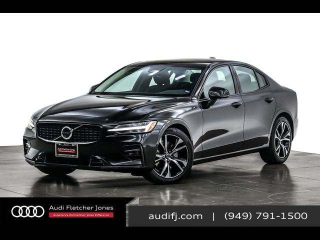 2024 Volvo S60 Plus Dark Theme