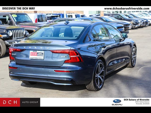 2024 Volvo S60 Plus Dark Theme