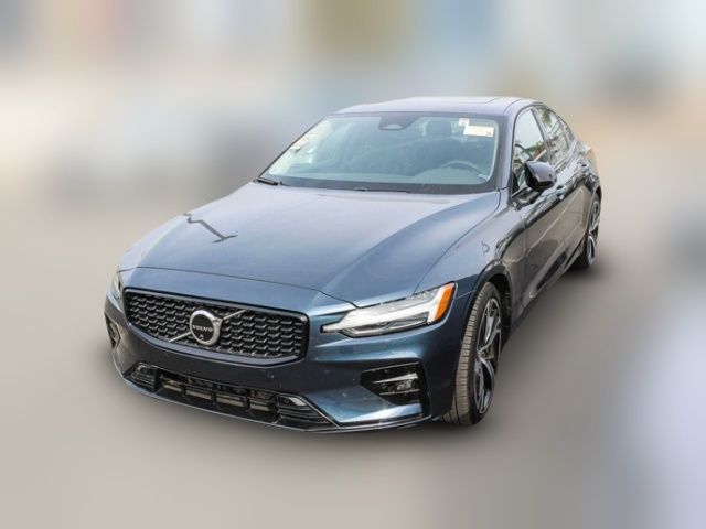 2024 Volvo S60 Plus Dark Theme