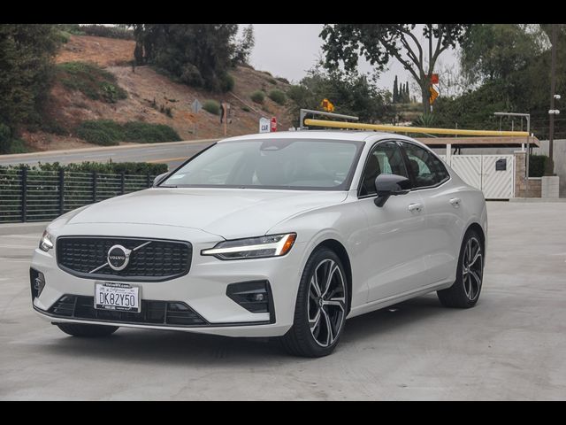 2024 Volvo S60 Plus Dark Theme