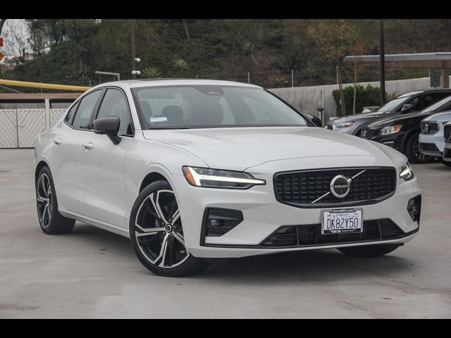 2024 Volvo S60 Plus Dark Theme