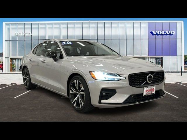 2024 Volvo S60 Plus Dark Theme