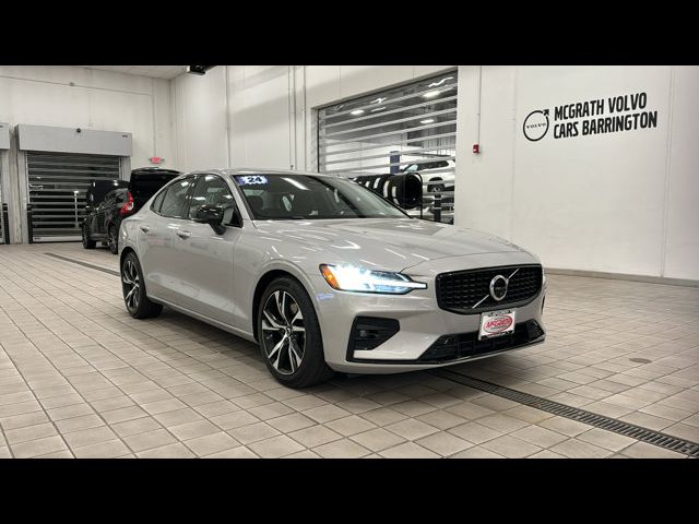 2024 Volvo S60 Plus Dark Theme