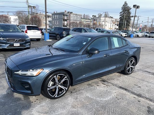 2024 Volvo S60 Plus Dark Theme