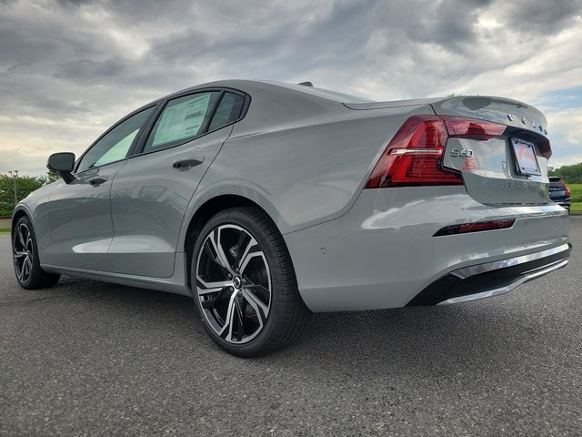 2024 Volvo S60 Plus Dark Theme