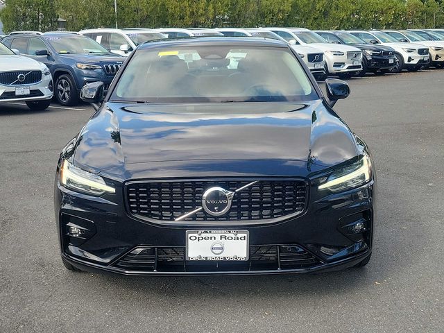 2024 Volvo S60 Plus Dark Theme