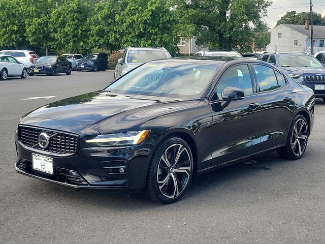 2024 Volvo S60 Plus Dark Theme