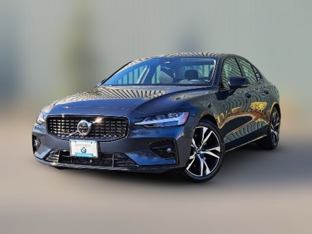 2024 Volvo S60 Plus Dark Theme