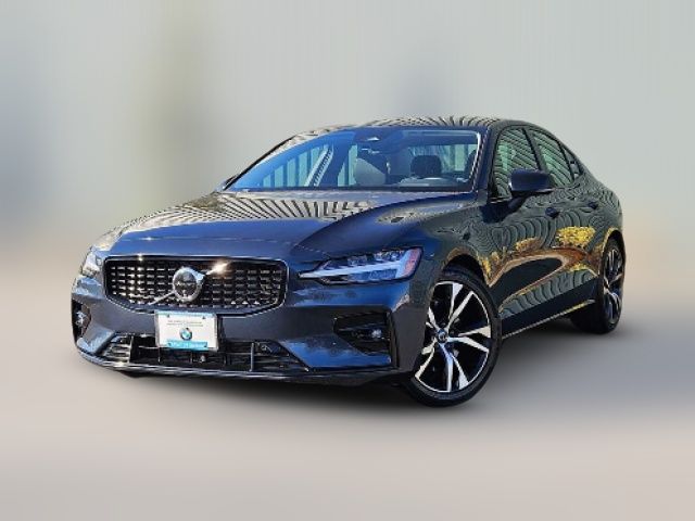 2024 Volvo S60 Plus Dark Theme